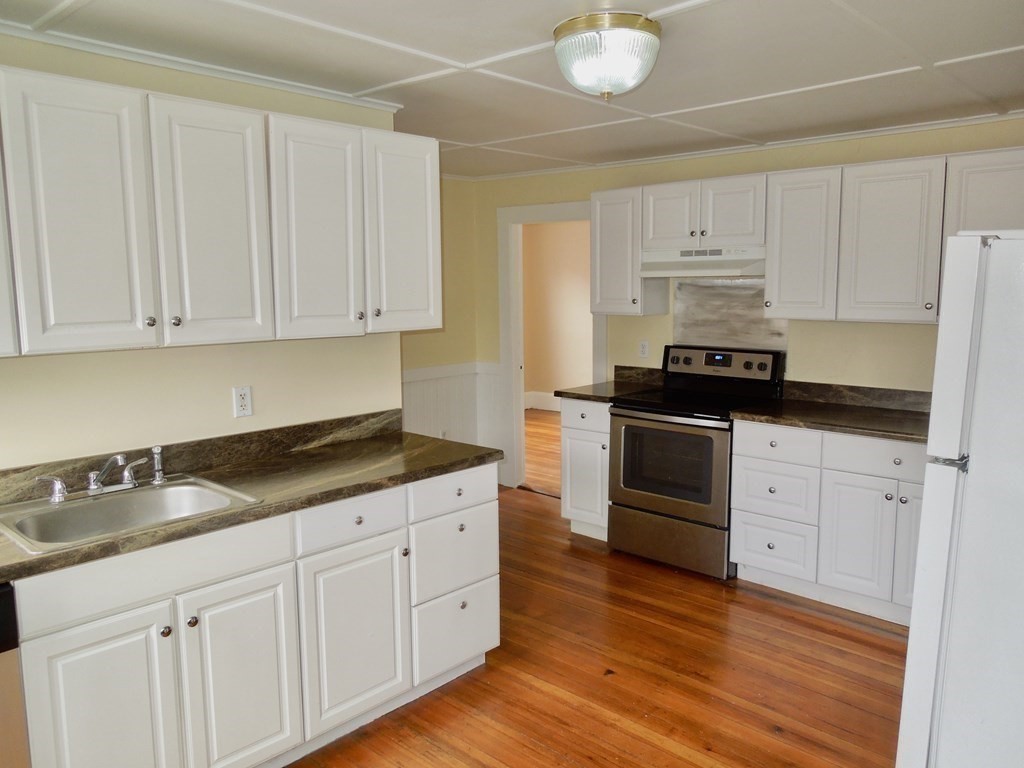 2 bed, 1 bath apartment for rent at 4 Peck St Unit 1, Kingston — photo 4 of 11