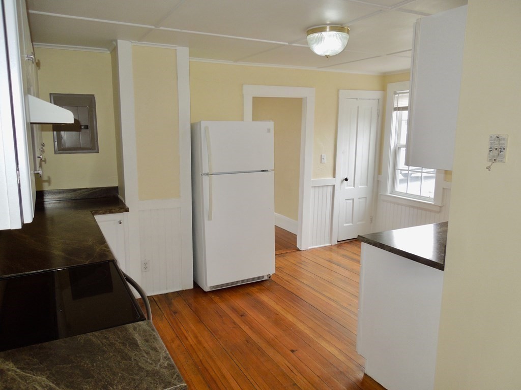 2 bed, 1 bath apartment for rent at 4 Peck St Unit 1, Kingston — photo 5 of 11