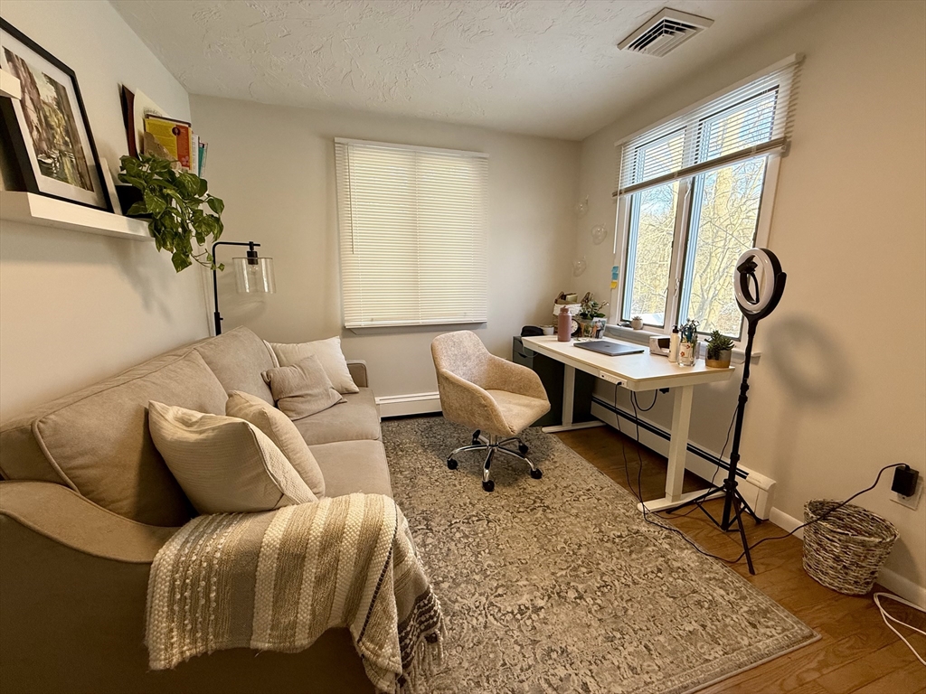 4 bed, 2 bath apartment for rent at 4 Phillips St, Braintree — photo 6 of 13
