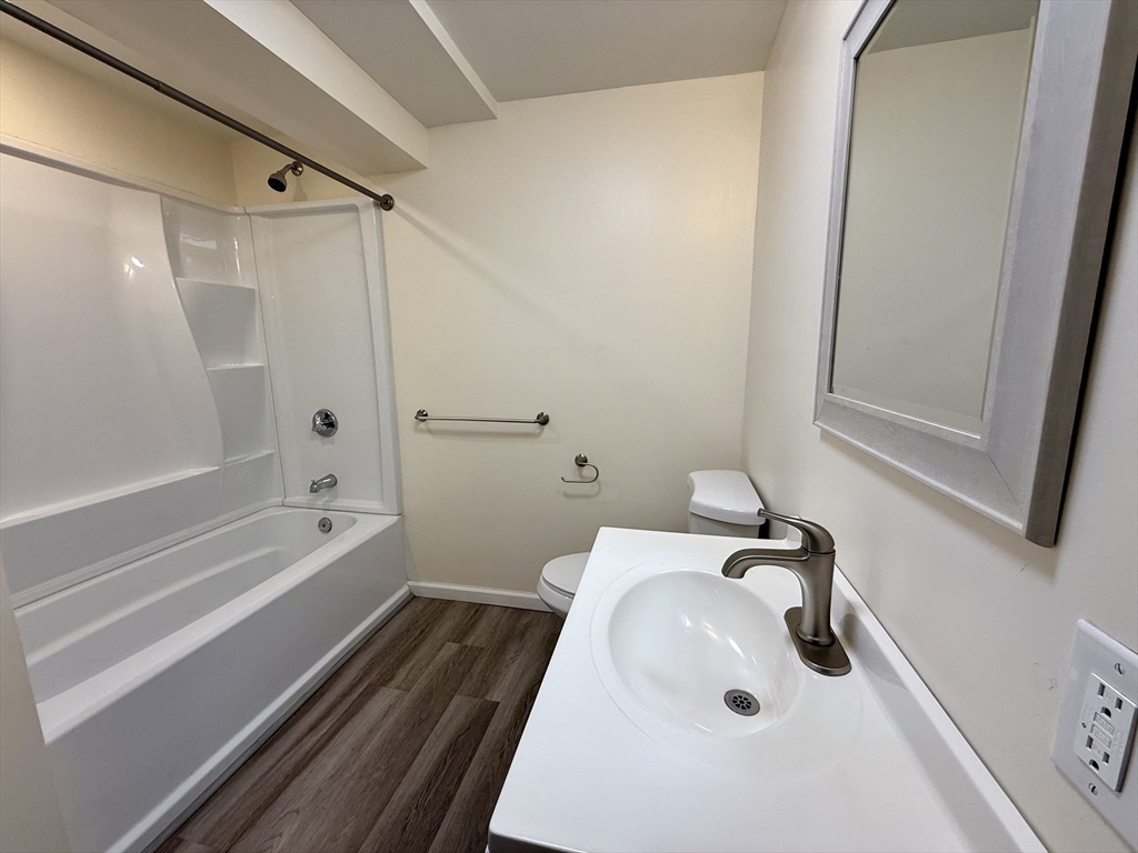 4 bed, 2 bath apartment for rent at 4 Phillips St, Braintree — photo 12 of 13