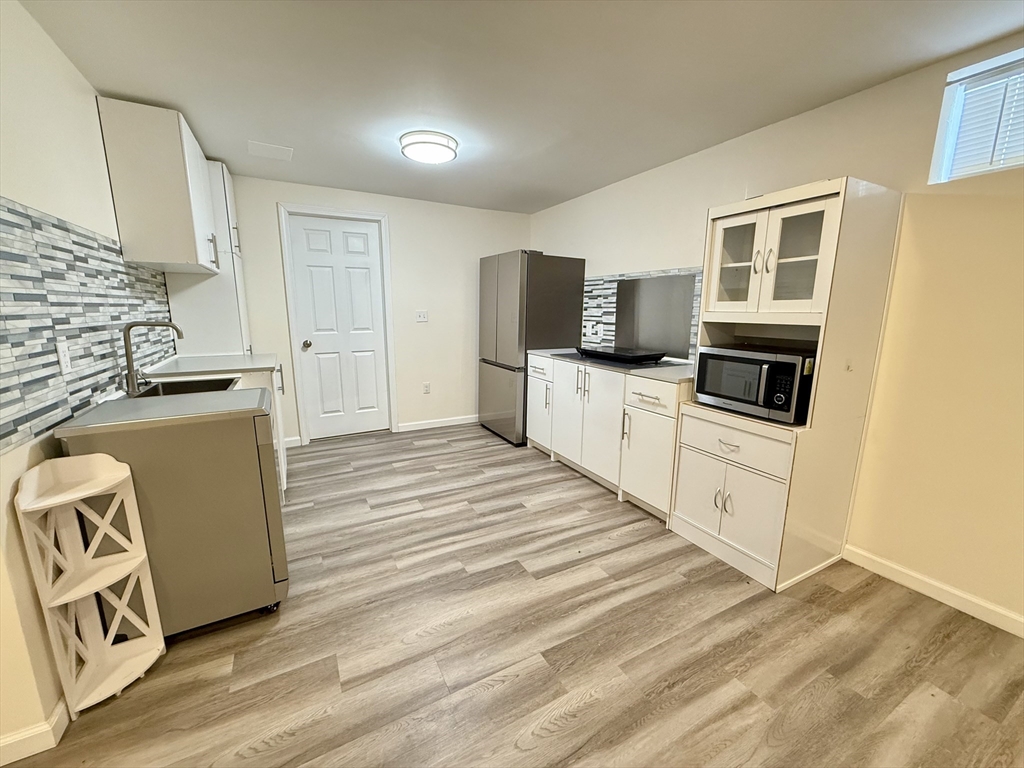 4 bed, 2 bath apartment for rent at 4 Phillips St, Braintree — photo 9 of 13