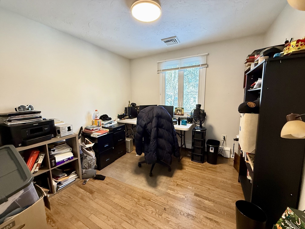 4 bed, 2 bath apartment for rent at 4 Phillips St, Braintree — photo 7 of 13