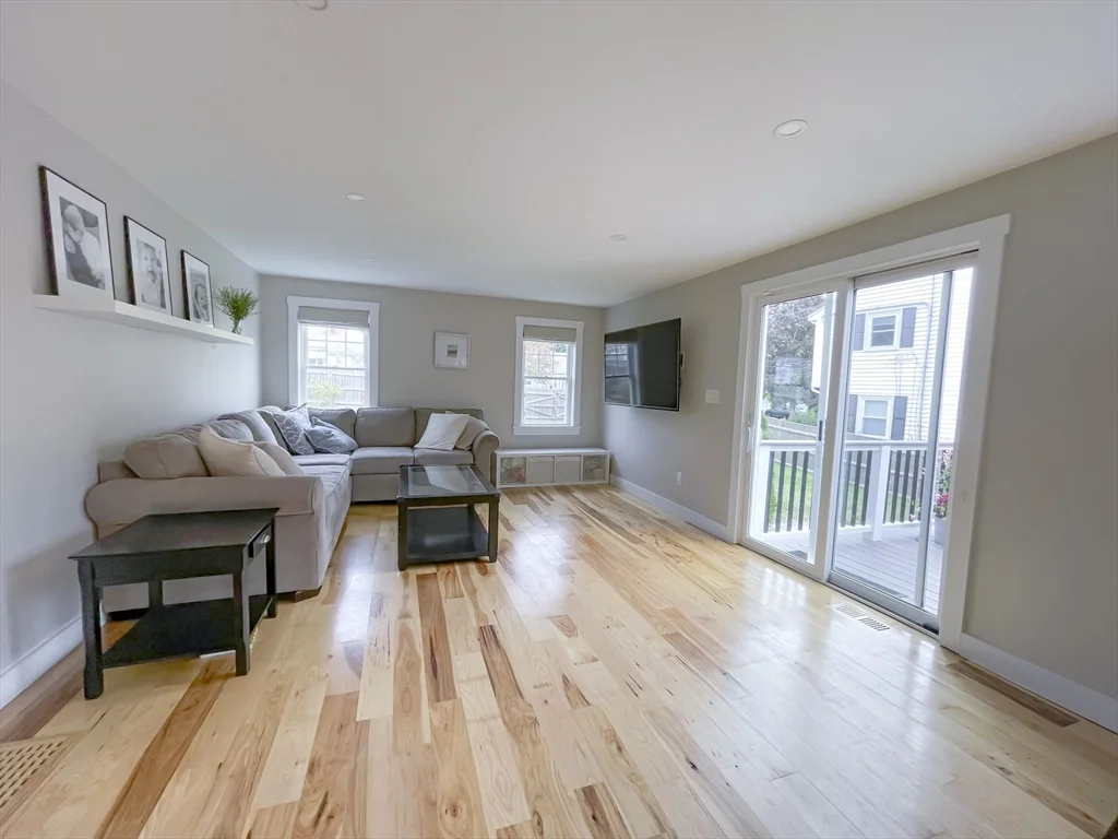 4 bed, 2 bath apartment for rent at 4 Pine Crest Rd, Braintree — photo 8 of 36