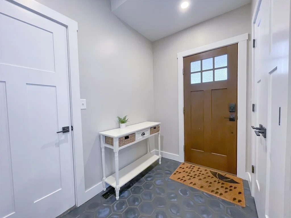 4 bed, 2 bath apartment for rent at 4 Pine Crest Rd, Braintree — photo 24 of 36