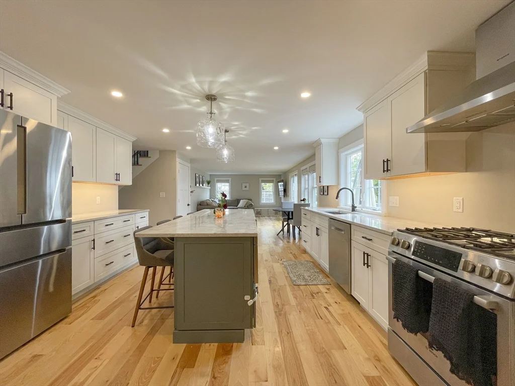 4 bed, 2 bath apartment for rent at 4 Pine Crest Rd, Braintree — photo 3 of 36