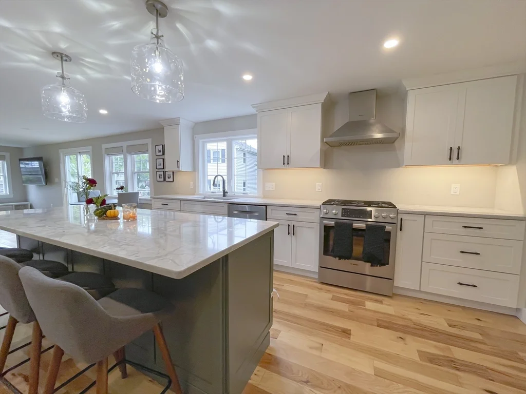4 bed, 2 bath apartment for rent at 4 Pine Crest Rd, Braintree — photo 4 of 36
