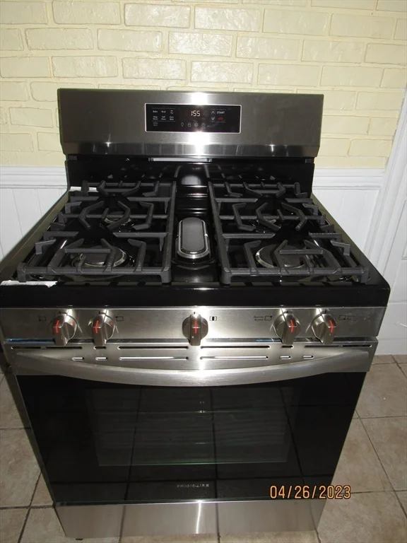 2 bed, 1 bath apartment for rent at 4 Plum St Unit 1, WPI — photo 4 of 28