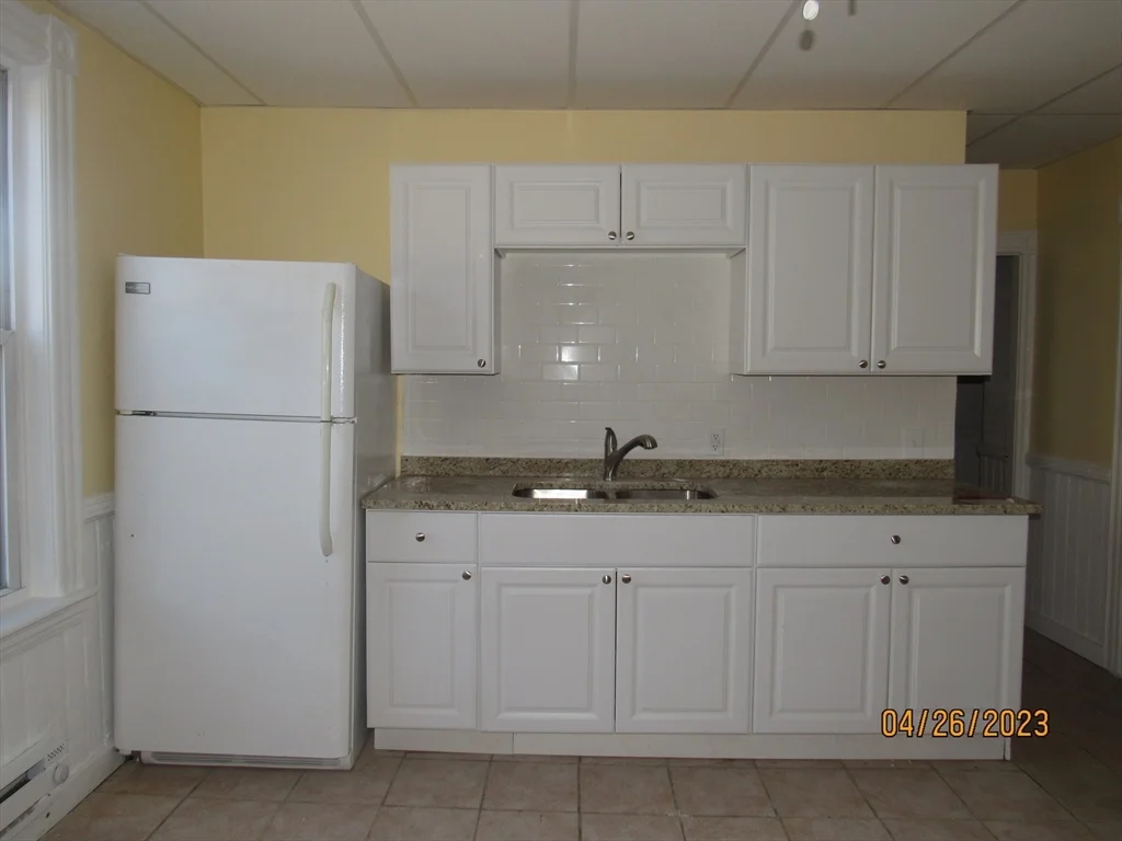 2 bed, 1 bath apartment for rent at 4 Plum St Unit 1, WPI — photo 3 of 28