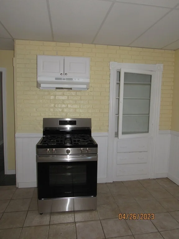2 bed, 1 bath apartment for rent at 4 Plum St Unit 1, WPI — photo 5 of 28