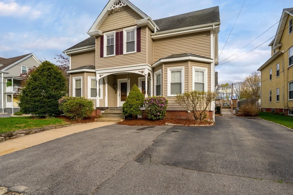 4 bed, 1 bath apartment for rent at 4 Prospect St Unit 4, Attleboro — photo 1 of 40