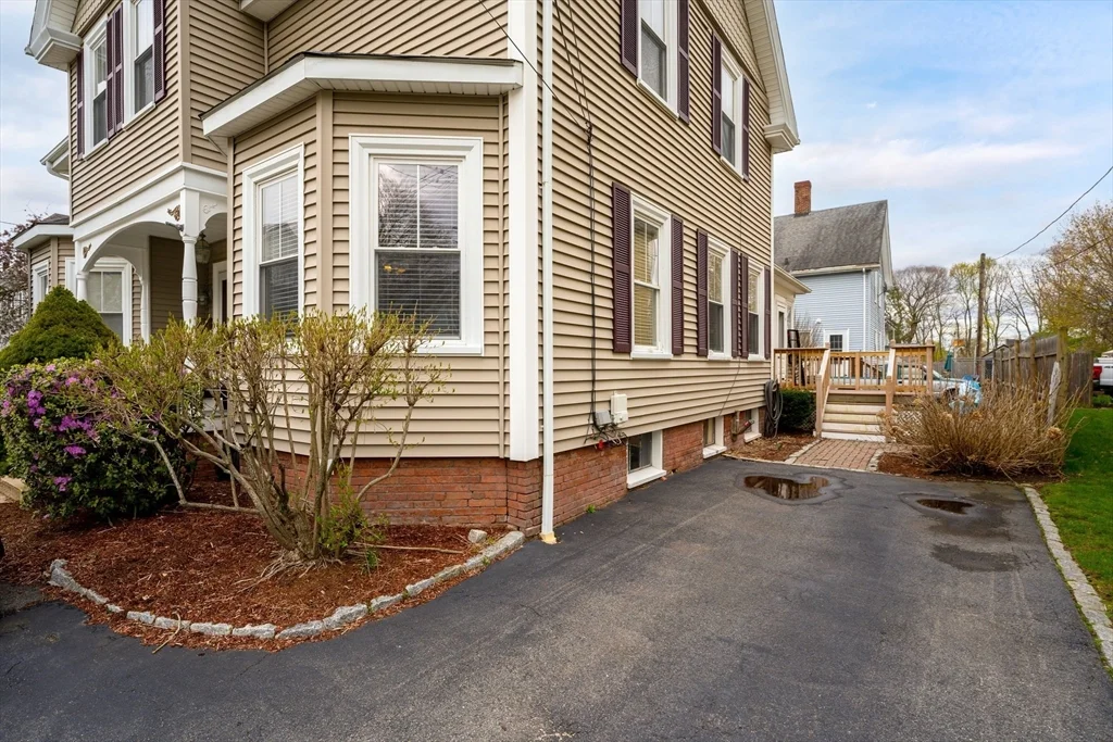 4 bed, 1 bath apartment for rent at 4 Prospect St Unit 4, Attleboro — photo 2 of 40