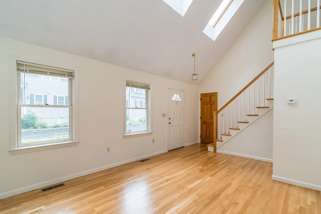 3 bed, 2 bath apartment for rent at 4 Randall Ct, Natick — photo 5 of 25
