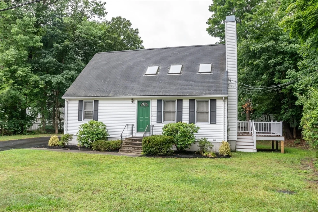 3 bed, 2 bath apartment for rent at 4 Randall Ct, Natick — photo 1 of 25