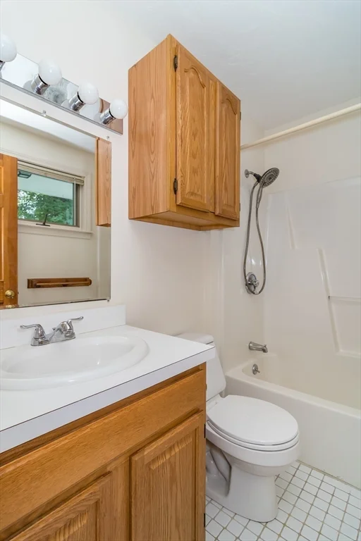 3 bed, 2 bath apartment for rent at 4 Randall Ct, Natick — photo 12 of 25