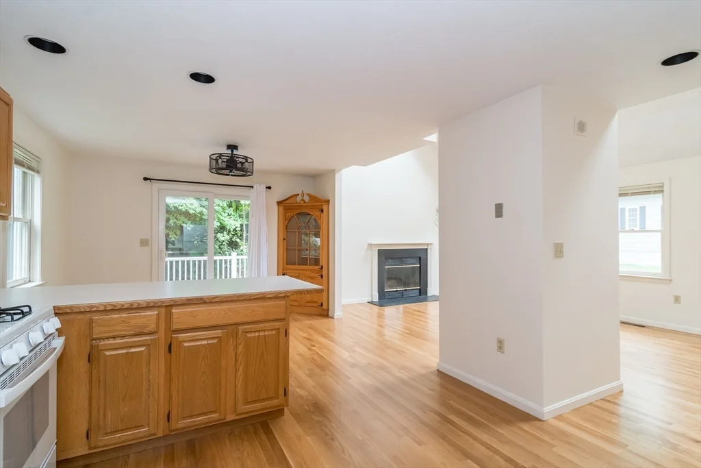 3 bed, 2 bath apartment for rent at 4 Randall Ct, Natick — photo 11 of 25