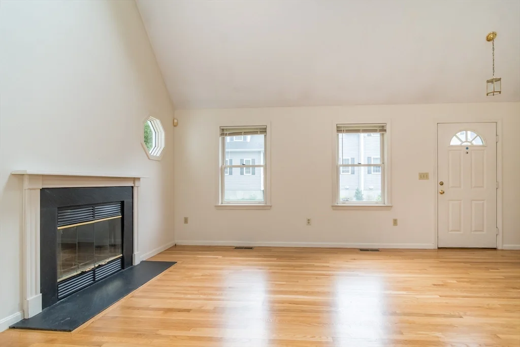 3 bed, 2 bath apartment for rent at 4 Randall Ct, Natick — photo 6 of 25