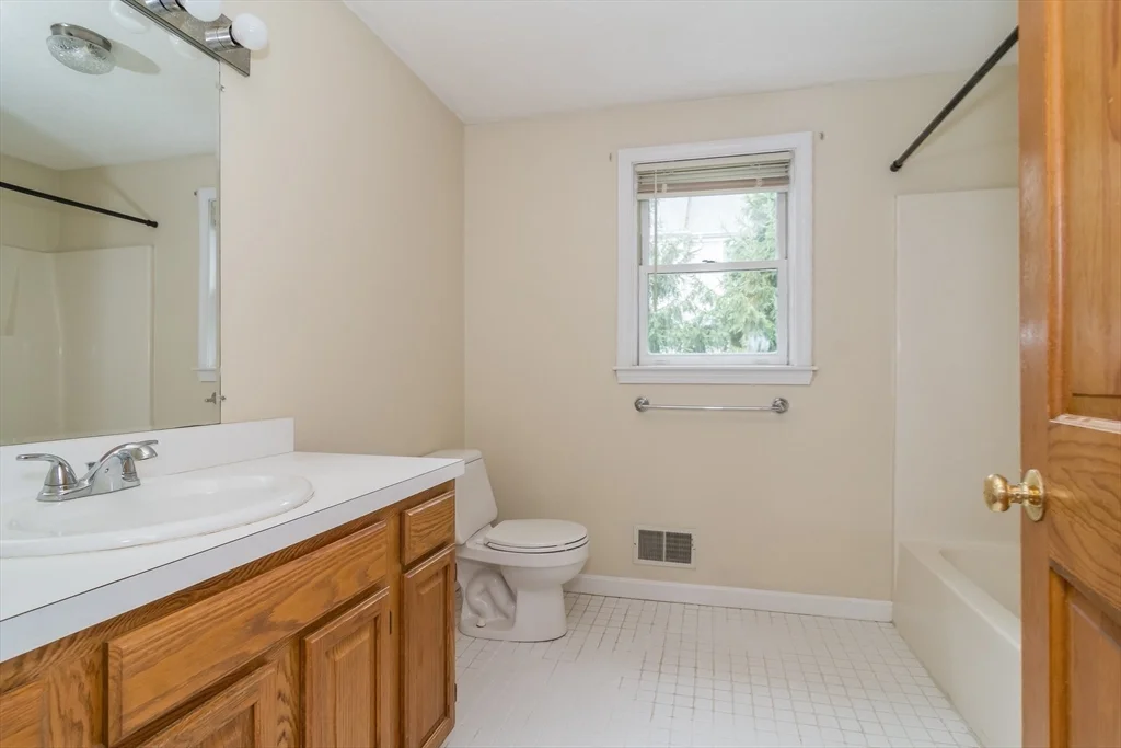 3 bed, 2 bath apartment for rent at 4 Randall Ct, Natick — photo 18 of 25