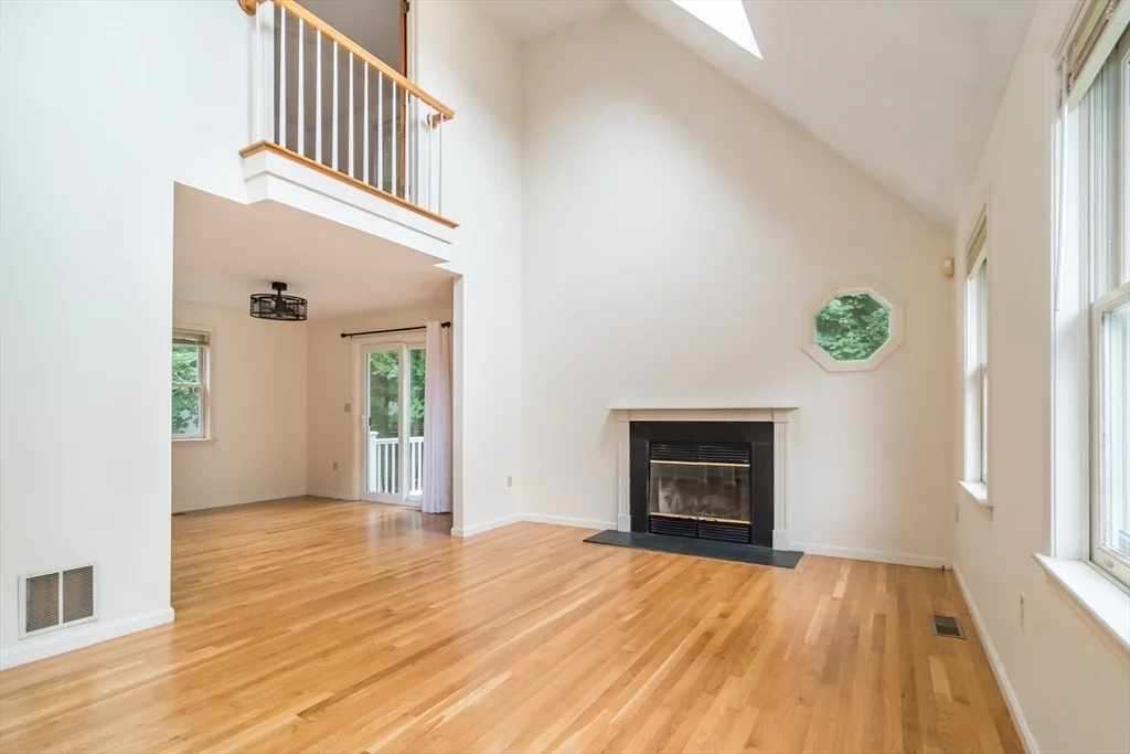 3 bed, 2 bath apartment for rent at 4 Randall Ct, Natick — photo 3 of 25