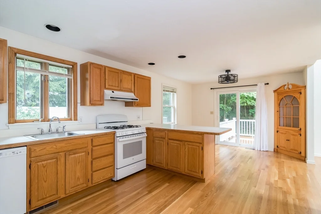 3 bed, 2 bath apartment for rent at 4 Randall Ct, Natick — photo 8 of 25