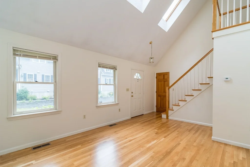 3 bed, 2 bath apartment for rent at 4 Randall Ct Unit 4, Natick — photo 5 of 24