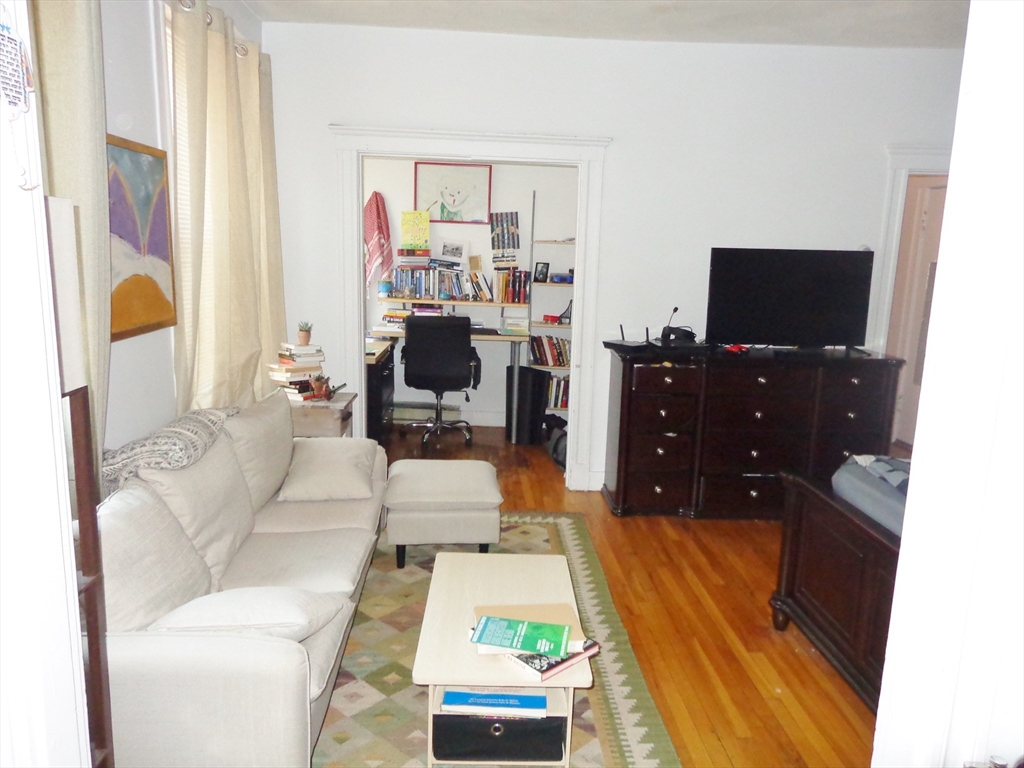 1 bed, 1 bath apartment for rent at 4 Ransom Rd Unit 3, Brighton — photo 2 of 5