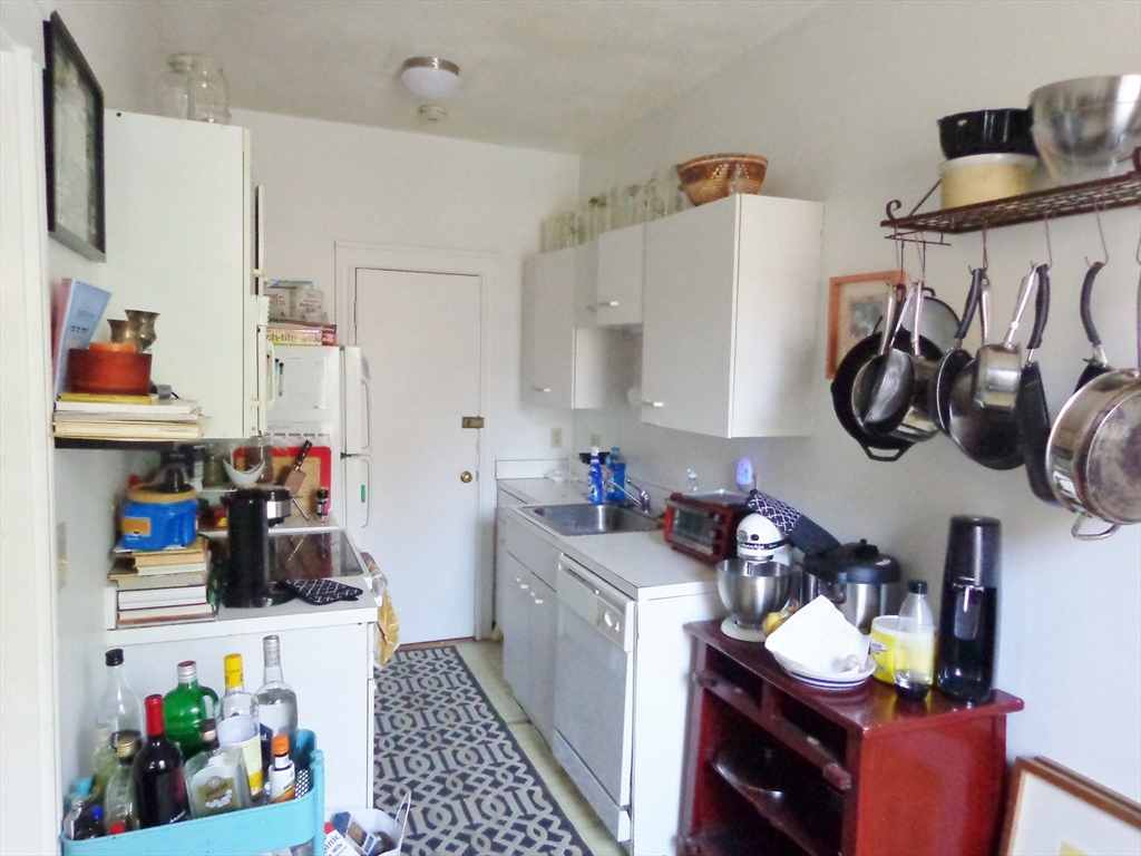 1 bed, 1 bath apartment for rent at 4 Ransom Rd Unit 3, Brighton — photo 3 of 5