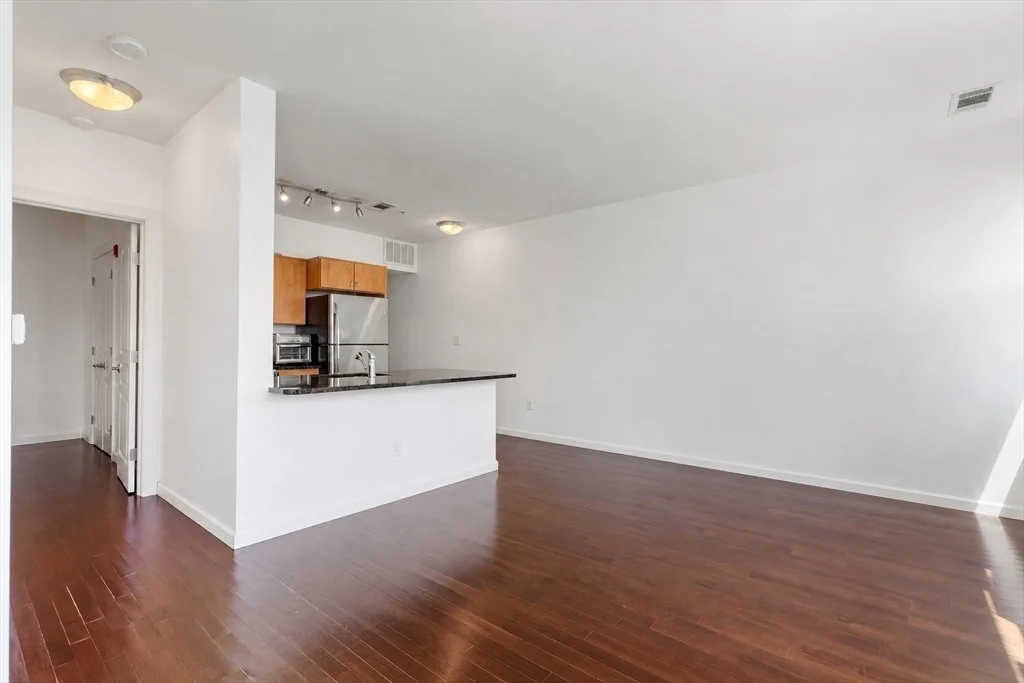 1 bed, 1 bath apartment for rent at 4 Repton Cir Unit 4105, Watertown — photo 5 of 14