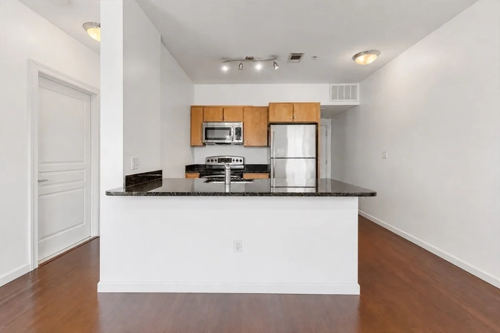 1 bed, 1 bath apartment for rent at 4 Repton Cir Unit 4105, Watertown — photo 6 of 14