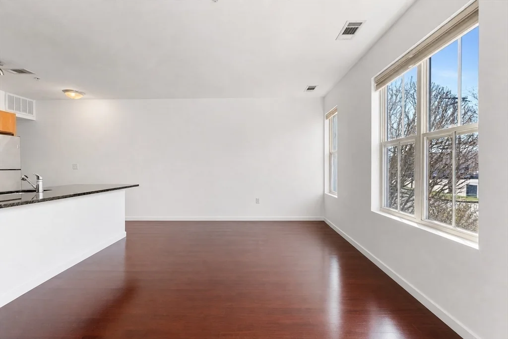 1 bed, 1 bath apartment for rent at 4 Repton Cir Unit 4105, Watertown — photo 2 of 14