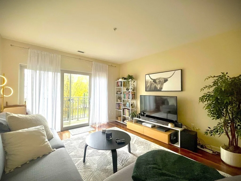 2 bed, 2 bath apartment for rent at 4 Repton Cir Unit 4202, Watertown — photo 2 of 14