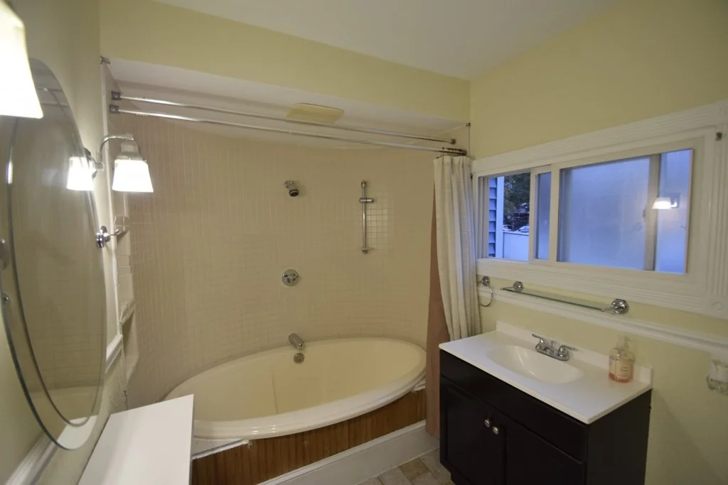 1 bed, 1 bath apartment for rent at 4 Riverside Sq Unit 1, Boston — photo 13 of 15