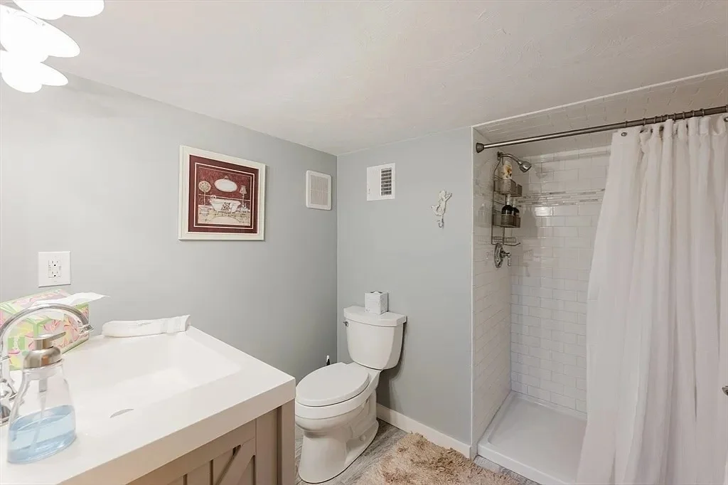 1 bed, 1 bath apartment for rent at 4 Ross Ave Unit 2, Wareham — photo 5 of 9