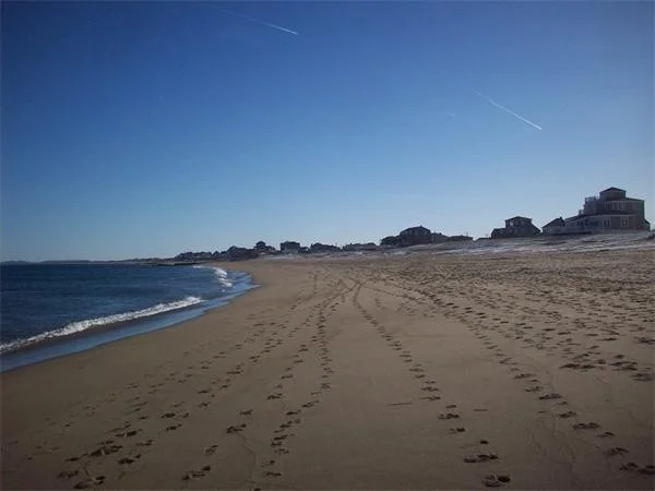 1 bed, 1 bath apartment for rent at 4 Roy Ave Unit A, Plum Island — photo 12 of 13