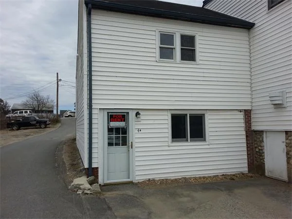 1 bed, 1 bath apartment for rent at 4 Roy Ave Unit A, Plum Island — photo 3 of 13