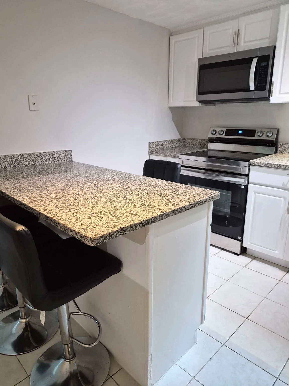 2 bed, 1 bath apartment for rent at 4 Royal Dane Dr Unit 16, Marshfield — photo 2 of 6