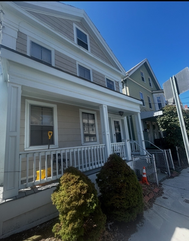 5 bed, 2 bath apartment for rent at 4 Saint Mary Rd, Central Square — photo 1 of 14