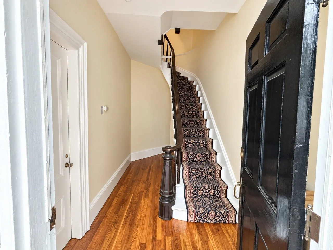 1 bed, 1 bath apartment for rent at 4 Saunders St Unit 3R, Salem — photo 2 of 10