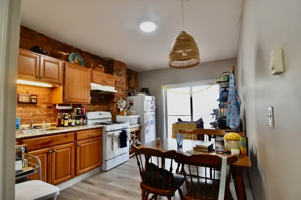 2 bed, 1 bath apartment for rent at 4 Saxton St Unit 2, Dorchester — photo 5 of 14