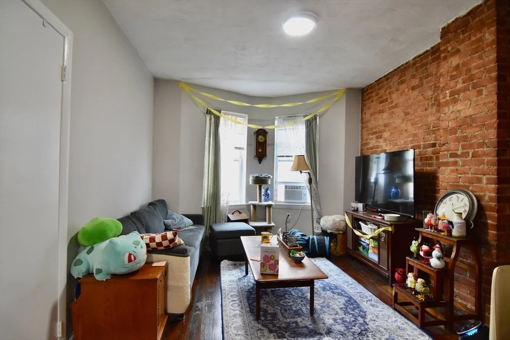 2 bed, 1 bath apartment for rent at 4 Saxton St Unit 2, Dorchester — photo 1 of 14