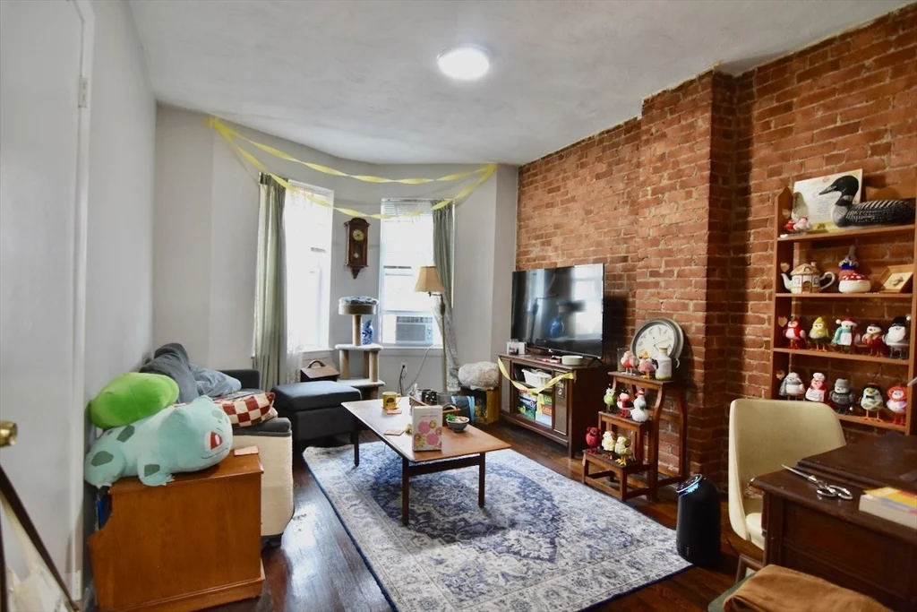 2 bed, 1 bath apartment for rent at 4 Saxton St Unit 2, Dorchester — photo 4 of 14