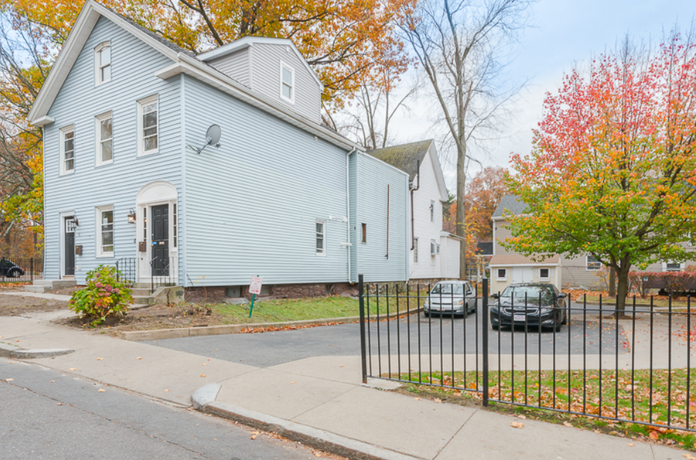 2 bed, 2 bath apartment for rent at 4 School Street Pl Unit 1, Jamaica Plain — photo 15 of 16