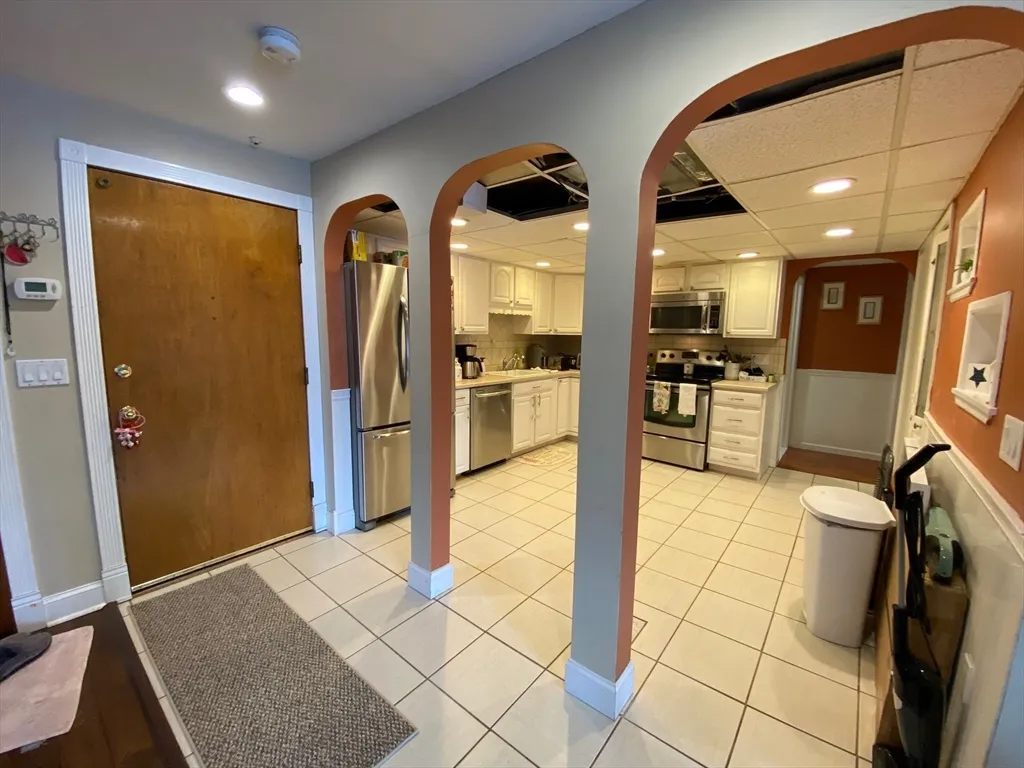 2 bed, 1 bath apartment for rent at 4 Shadowbrook Ln Unit 30, Milford — photo 2 of 36