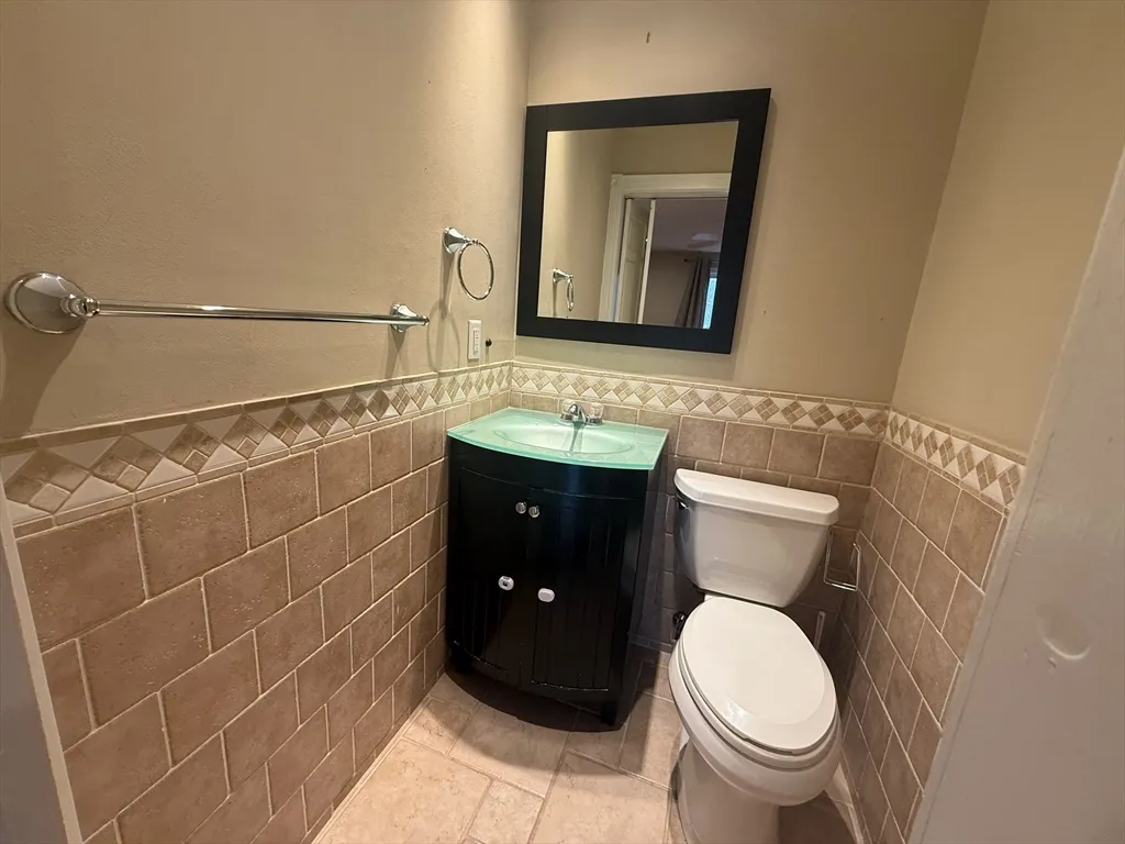2 bed, 1 bath apartment for rent at 4 Shadowbrook Ln Unit 30, Milford — photo 32 of 36