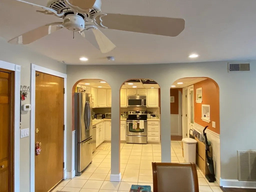 2 bed, 1 bath apartment for rent at 4 Shadowbrook Ln Unit 30, Milford — photo 9 of 36