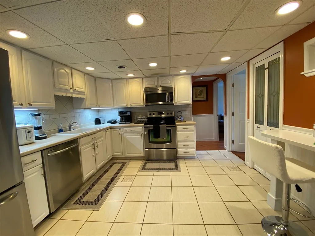 2 bed, 1 bath apartment for rent at 4 Shadowbrook Ln Unit 30, Milford — photo 4 of 36