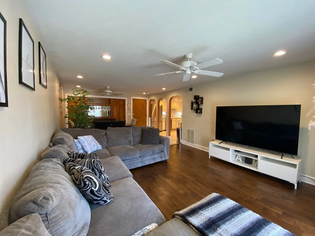 2 bed, 1 bath apartment for rent at 4 Shadowbrook Ln Unit 30, Milford — photo 13 of 36