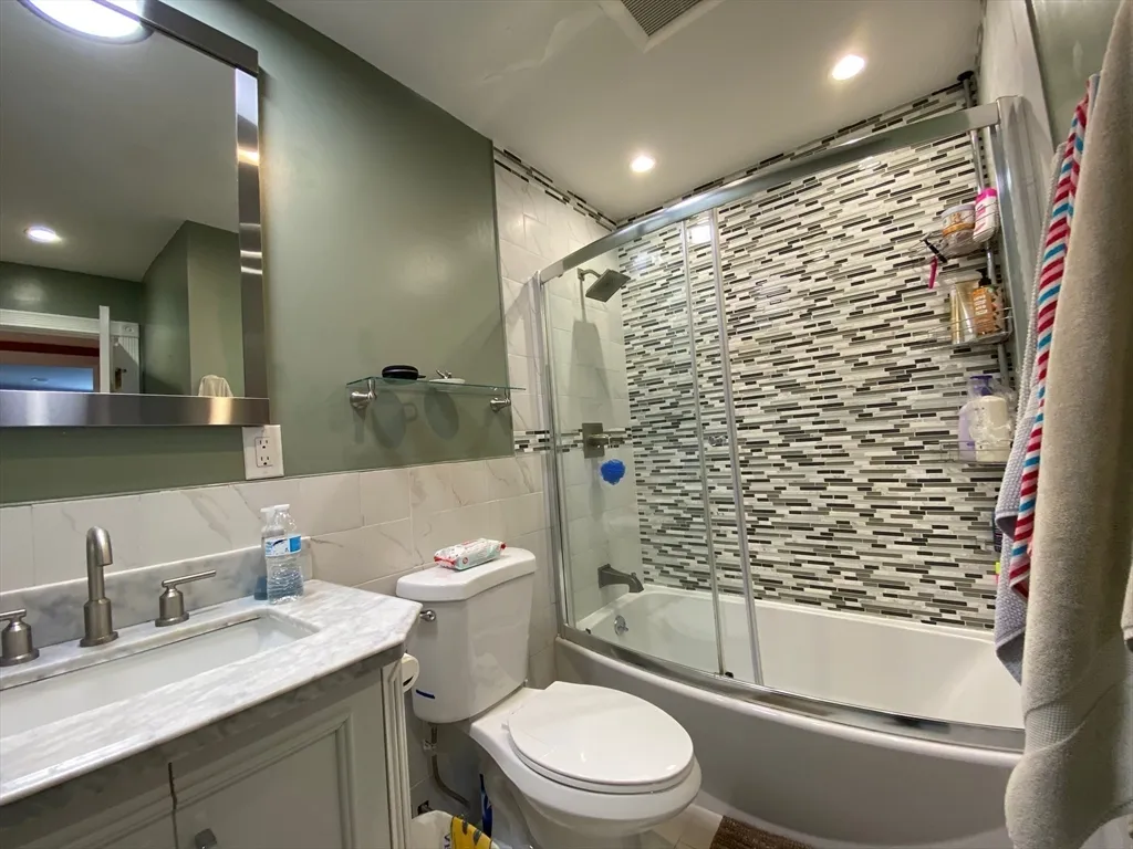 2 bed, 1 bath apartment for rent at 4 Shadowbrook Ln Unit 30, Milford — photo 17 of 36