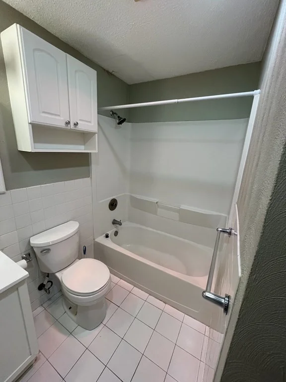 2 bed, 1 bath apartment for rent at 4 Shadowbrook Ln Unit 6, Milford — photo 12 of 24