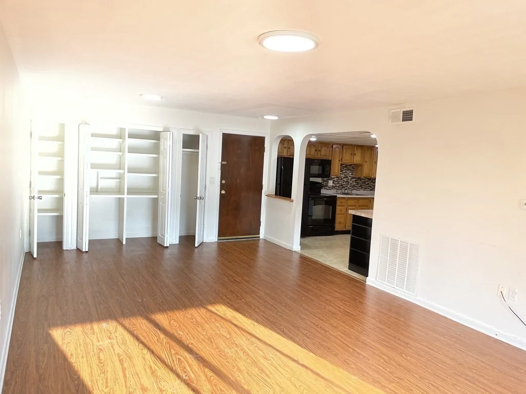 2 bed, 1 bath apartment for rent at 4 Shadowbrook Ln Unit 6, Milford — photo 5 of 24