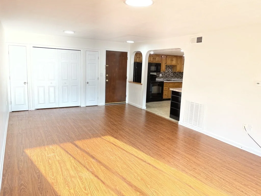 2 bed, 1 bath apartment for rent at 4 Shadowbrook Ln Unit 6, Milford — photo 4 of 24